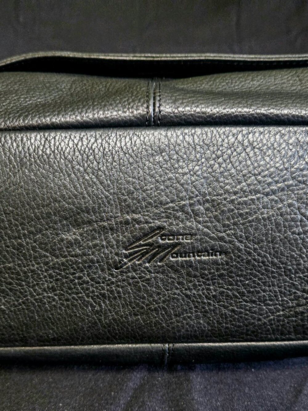 Stone Mountain Genuine Leather Black Messenger Shoulder Bag - Picture 7 of 7